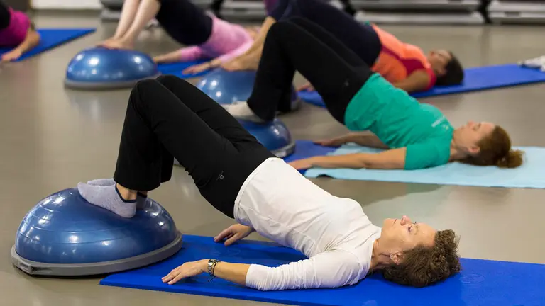 Clase de un curso de pilates en Civican. FUNDACIÓN CAJA NAVARRA