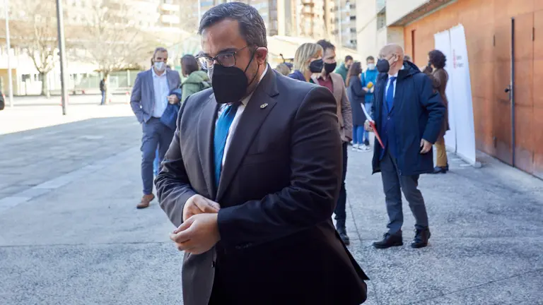 El vicepresidente del Gobierno de Navarra, Javier Remírez; el consejero de Cohesión Territorial, Bernando Ciriza; la consejera de Desarrollo Rural y Medio Ambiente, Itziar Gómez; y la presidenta de la Confederación Hidrográfica del Ebro (CHE), María Dolores Pascual; se reúnen con representantes de los ayuntamientos afectados por las inundaciones. IÑIGO ALZUGARAY