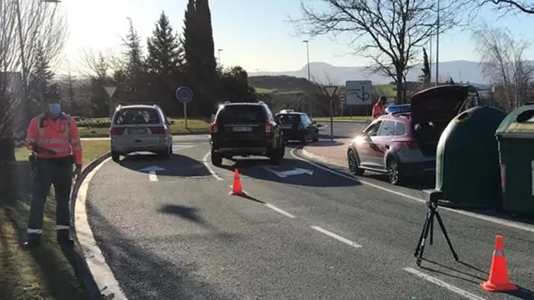 Control con lector de matrículas en Gorraiz. POLICÍA FORAL TW