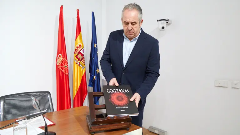 Presentación de la obra 'Comptos. La Cámara de Comptos de Navarra, crónica de cuarenta años (1980-2020)', con la presencia su autor, Fermín Erbiti, Asun Olaechea, presidenta de la Cámara de Comptos y Unai Hualde, presidente del Parlamento de Navarra. IÑIGO ALZUGARAY