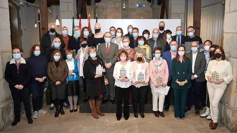 Enrique Maya, participa en un homenaje del Ayuntamiento al personal municipal jubilado en 2021. PABLO LASAOSA