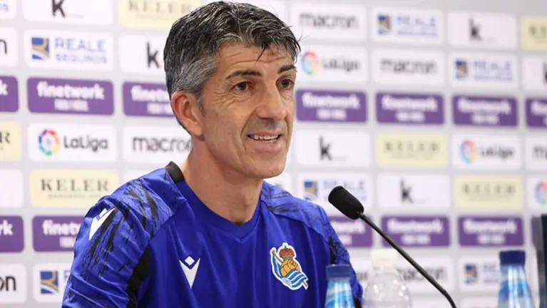 Imanol Alguacil es el entrenador de la @RealSociedad.