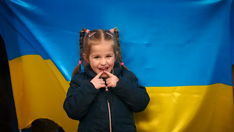Cientos de personas se concentran en la Plaza del Castillo de Pamplona en apoyo a Ucrania ante la invasión de Rusia PABLO LASAOSA