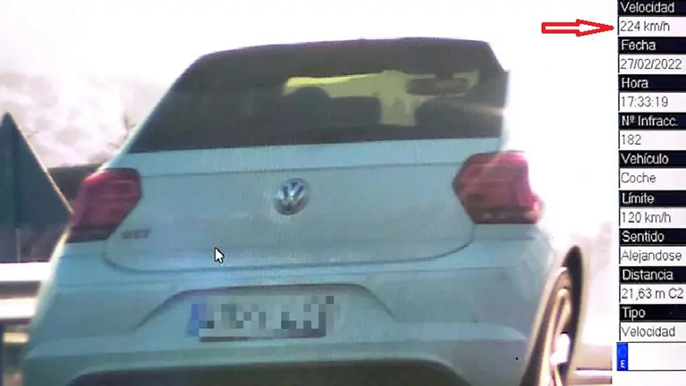 Imputado un joven de 25 años tras ser pillado a 224 km/h en la A-12 en Puente La Reina. POLICÍA FORAL