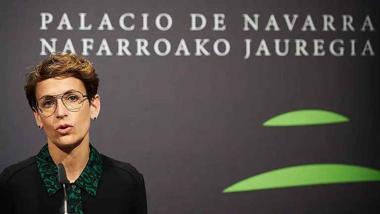 La presidenta del Gobierno de Navarra, María Chivite, el presidente de la Confederación Empresarial de Navarra, Juan Miguel Sucunza, el secretario general de UGT de Navarra, Jesús Santos, y el secretario general de CCOO de Navarra, Chechu Rodríguez, atienden a los medios de comunicación tras la reunión del Consejo de Diálogo Social. PABLO LASAOSA