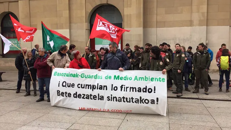Imagen de la concentración de Guarderío Forestal en Navarra. LAB