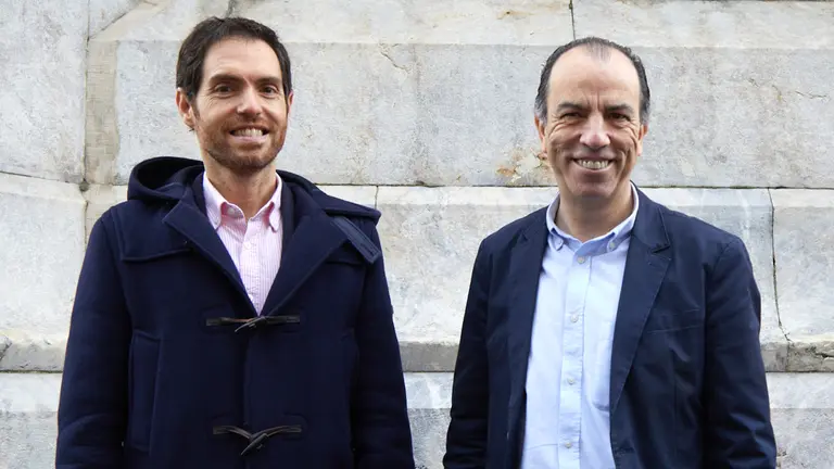 Los diputados Carlos García Adanero y Sergio Sayas ofrecen una rueda de prensa sobre una plataforma cívica tras su expulsión temporal de UPN. IÑIGO ALZUGARAY