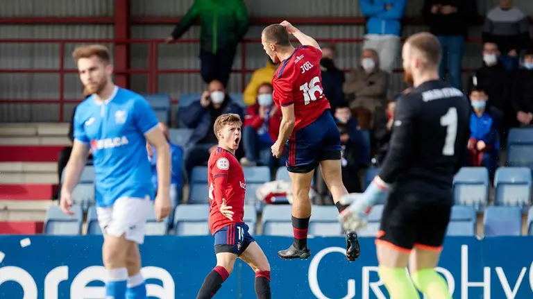 Joel celebra un gol en el partido Osasuna Promesas - Ardoi en Tajonar. CA Osasuna.