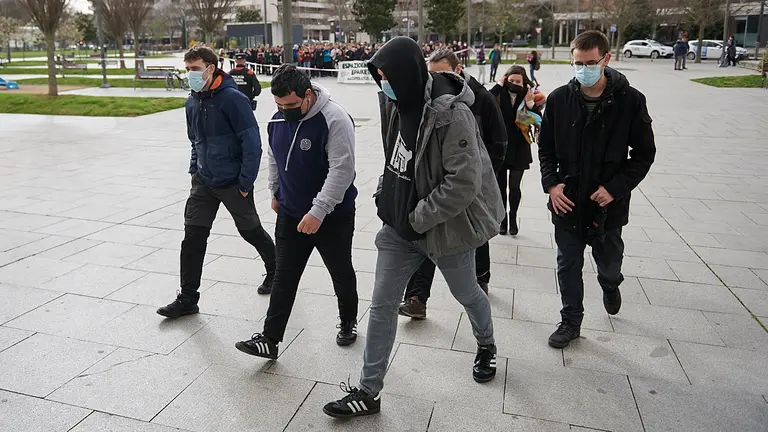 Juicio por un delito de atentado a agente de la autoridad ocurrido durante el desalojo del gaztetxe de la Rochapea en el que el fiscal solicita 3 años y 9 meses de prisión para cinco acusados y 2 años para un sexto inculpado.