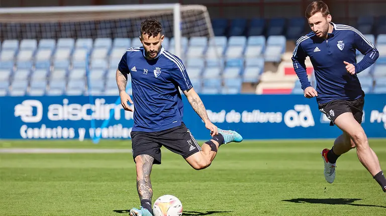 Rubén García y Jon Moncayola en un entrenamiento del equipo rojillo en Tajonar. CA Osasuna.