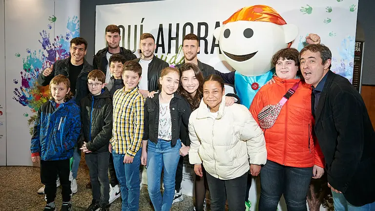 Estreno de la película 'Aquí y Ahora, Vida', realizada por la productora Tus Ojos 2030 para visibilizar el cáncer infantil en favor de Adano y Aspanoa, dos asociaciones que trabajan con niños enfermos de cáncer en Navarra y Aragón, respectivamente. PABLO LASAOSA