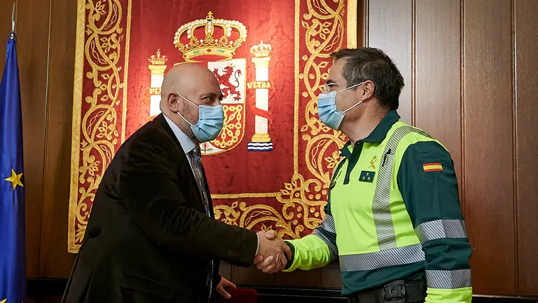 El delegado del Gobierno en Navarra, José Luis Arasti unto a la jefa provincial de Tráfico, Belén Santamaría, y el capitán de la Agrupación de Tráfico de Guardia Civil, Félix Peleteiro informan de la entrada en vigor de las modificaciones de la Ley de Tráfico. PABLO LASAOSA