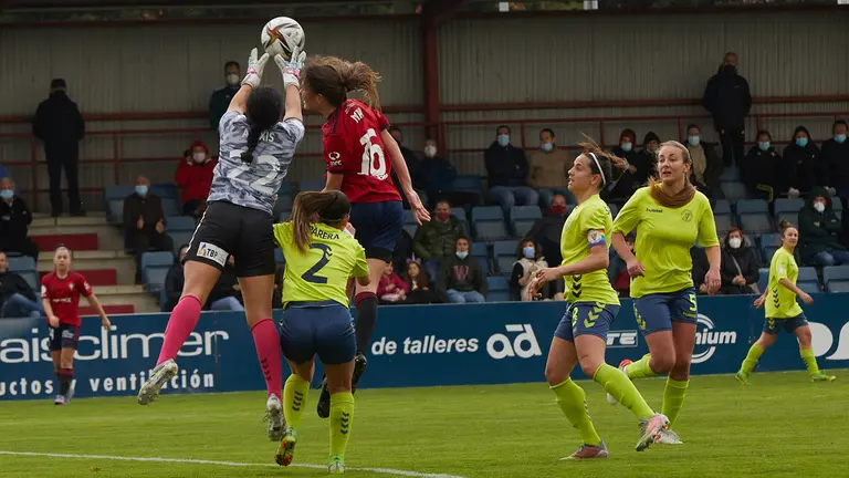 Partido de la Segunda División Femenina de Fútbol entre Osasuna y Levante Las Planas disputado en las instalaciones de Tajonar. IÑIGO ALZUGARAY