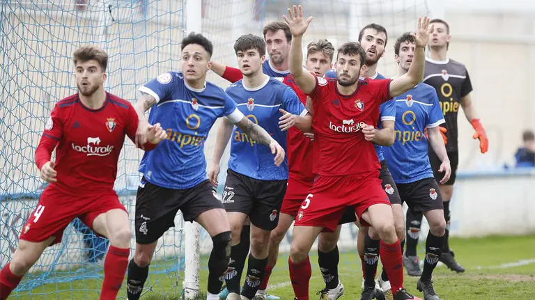 Partido de Segunda RFEF entre la Pe&ntilde;a Sport y el filial rojillo. CA Osasuna.