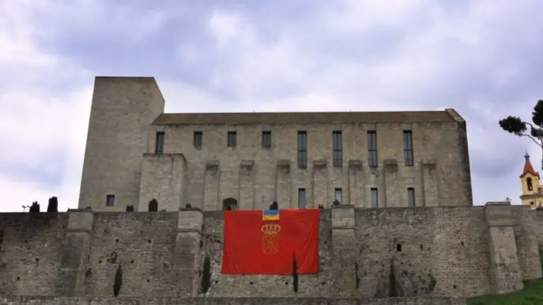 Banderazo une la defensa de los Fueros al apoyo a Ucrania. CEDIDA