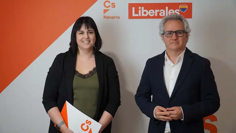La nueva secretaria de Organizaci&oacute;n de Ciudadanos Navarra, Sara Climent, junto al coordinador del partido en la Comunidad foral, Carlos P&eacute;rez-Nievas. CIUDADANOS