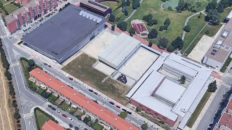 Imagen aérea de la pista de los centros Mendigoiti y El Lago en Mendillori. AYUNTAMIENTO DE PAMPLONA