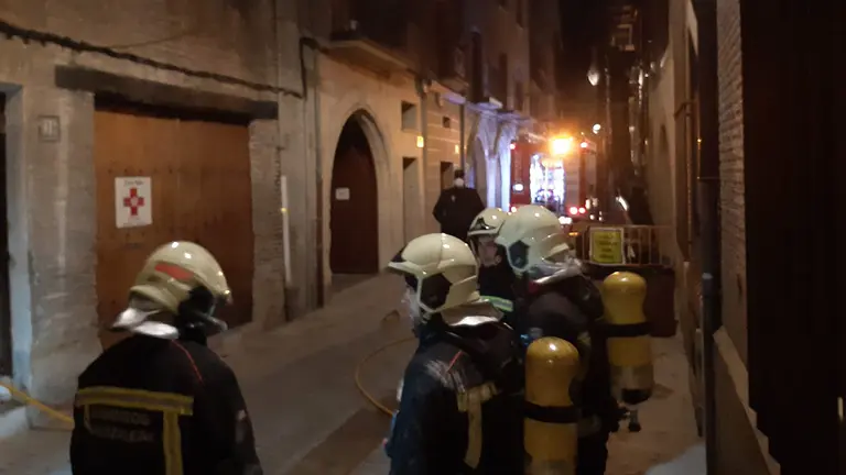 Declaran en ruinas un edificio de Estella tras sufrir un incendio de madrugada. BOMBEROS DE NAVARRA