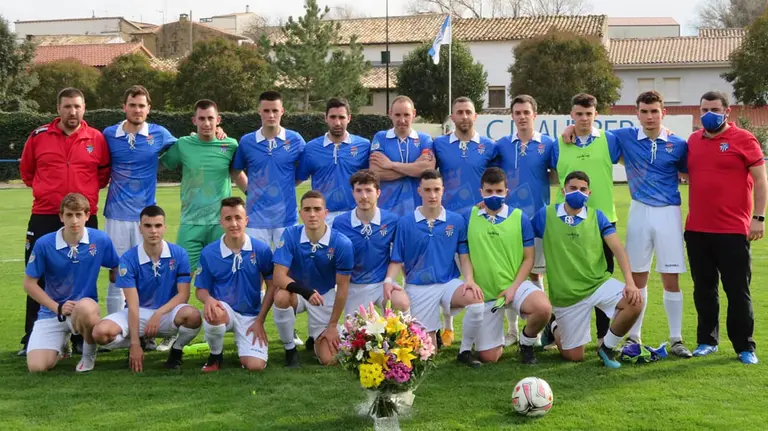 Imagen del Aurrerá de Liédena 2021-22 en el campo de El Viñedo. Facebook Aurrerá.