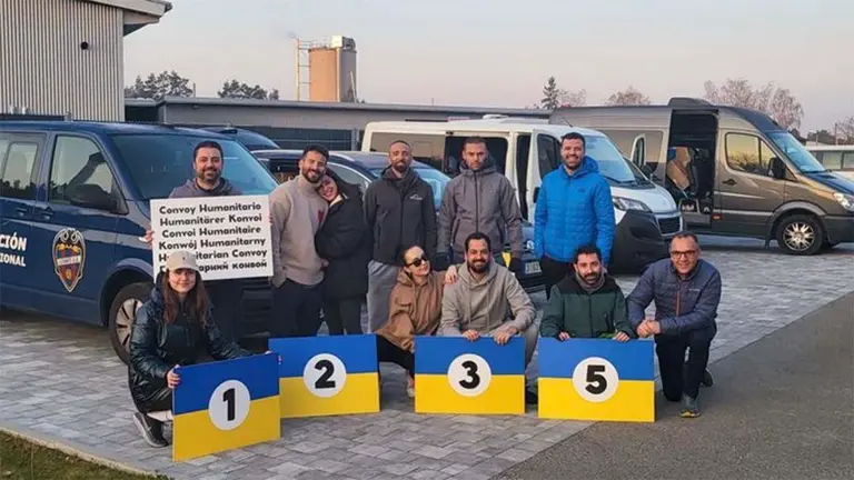 Ruben García junto al equipo con el que ha viajado a Polonia para llevar ayuda a Ucrania. INSTAGRAM/FERNANDO PONCE.