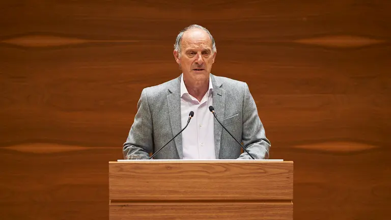Adolfo Araiz, de EH Bildu interviene en el Parlamento. PABLO LASAOSA
