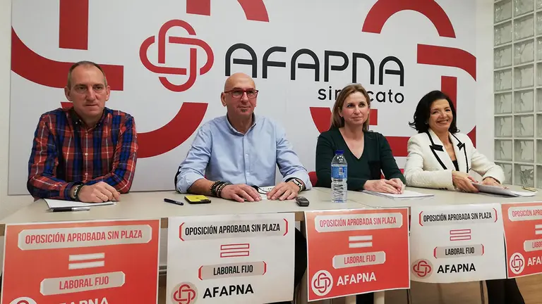 De I-D César Valencia, secretario sectorial de Administración General de Afapna; Juan Carlos Laboreo, presidente del sindicato; Yolanda Erro, vicepresidenta; y Esmeralda Landa, responsable de la asesoría jurídic