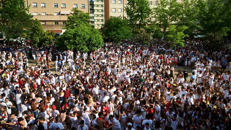 Chupinazo de las fiestas de Barañain. MIGUEL OSÉS