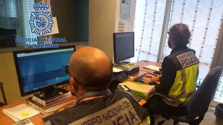 Investigadores de la Polic&iacute;a Nacional en Navarra. POLIC&Iacute;A NACIONAL