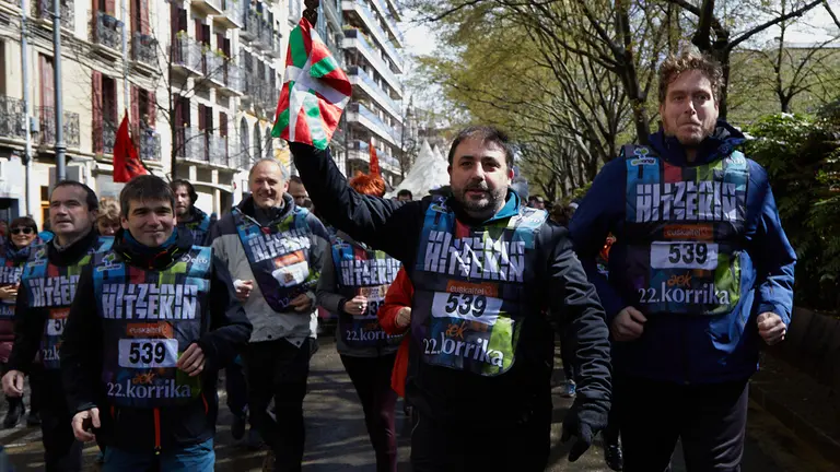 La Korrika 2022, carrera en favor del euskera que organiza AEK, recorre las calles de Pamplona. IÑIGO ALZUGARAY