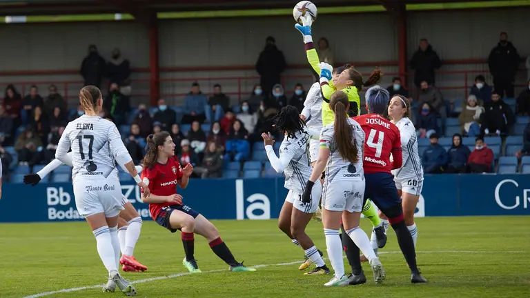 Partido de fútbol correspondiente a la jornada 23 de la Liga Reto Iberdrola entre Osasuna Femenino y DUX Logroño disputado en las instalaciones de Tajonar. IÑIGO ALZUGARAY