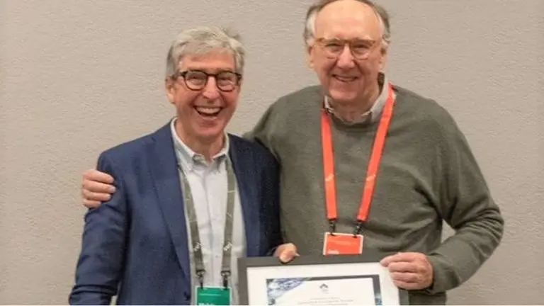 Moisés Zalba, director de Operaciones de Tracasa Global, recoge el reconocimiento
ESPAÑA EUROPA NAVARRA ECONOMIA
TRACASA