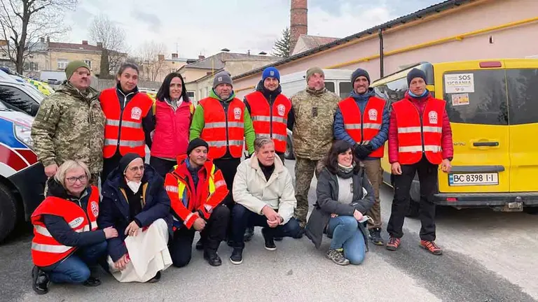 08/04/2022 Entrega de las ambulancias en Leopolis..

Tras entregar el pasado fin de semana las dos ambulancias y el material sanitario a hospitales ucranianos y poder conocer de primera mano las necesidades sanitarias actuales, el clúster SOS Ucrania lanza un nuevo reto encaminado a conseguir dos vehículos para la evacuación de heridos desde las zonas de guerra.

SOCIEDAD ESPAÑA EUROPA NAVARRA
SOS UCRANIA
