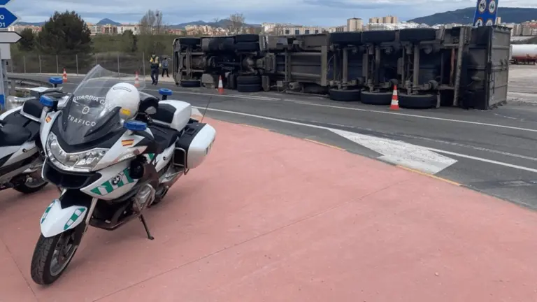 Herido un camionero en una salida de vía en la A-15. - GUARDIA CIVIL