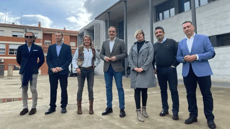 Javier Esparza junto con los ponentes que han intervenido en la jornada. CEDIDA