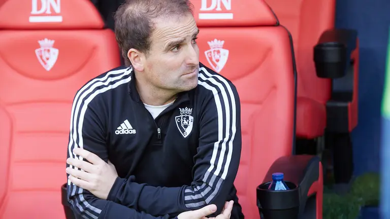 Jagoba Arrasate, entrenador de Osasuna, durante el partido de La Liga Santander entre Osasuna y Alavés. IÑIGO ALZUGARAY
