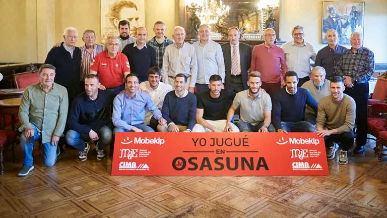 Presentación del documental *’Yo jugué en Osasuna’ elaborado por Iker Sesma y Javier y Pablo Frías. PABLO LASAOSA