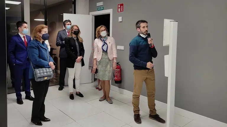 Una delegación del Parlamento Europa visita la empresa navarra das-Nano en Tajonar