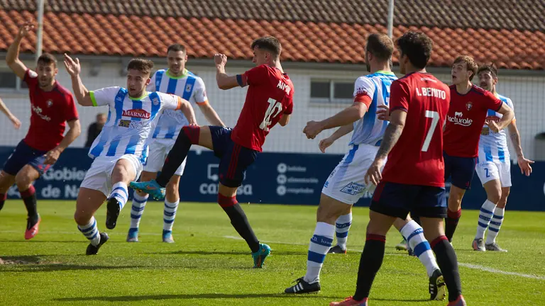 Partido correspondiente a la jornada 30 del Grupo II de Segunda RFEF entre Osasuna Promesas y Náxara disputado en las instalaciones de Tajonar. IÑIGO ALZUGARAY