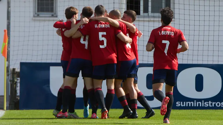 Partido correspondiente a la jornada 30 del Grupo II de Segunda RFEF entre Osasuna Promesas y Náxara disputado en las instalaciones de Tajonar. IÑIGO ALZUGARAY
