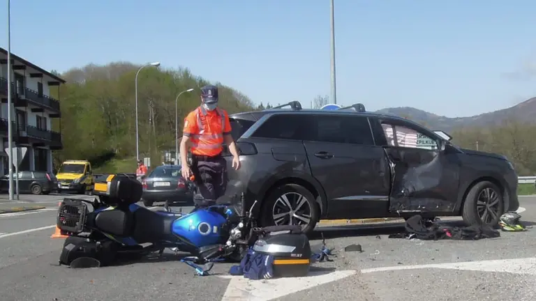 Choque de una moto y un turismo con un herido grave en Baztan. POLICÍA FORAL