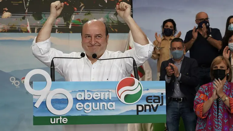El presidente del EBB del PNV, Andoni Ortzuar, en la celebración del PNV del Aberri Eguna (Día de la patria vasca) en la Plaza Nueva de Bilbao. EUROPA PRESS