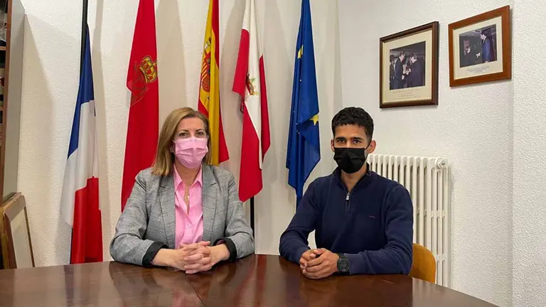 Carlos Bonel, teniente de alcalde de Ablitas, y la concejala de Deporte, Maite Melero. CEDIDA