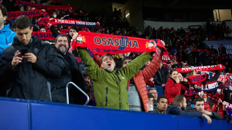 La grada de El Sadar durante el partido de La Liga Santander entre Osasuna y Real Madrid. IÑIGO ALZUGARAY