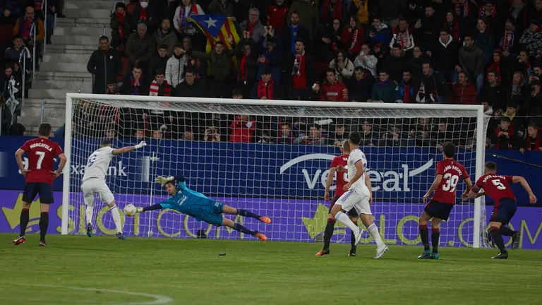 Partido de La Liga Santander entre Osasuna y Real Madrid disputado en el estadio de El Sadar. IÑIGO ALZUGARAY