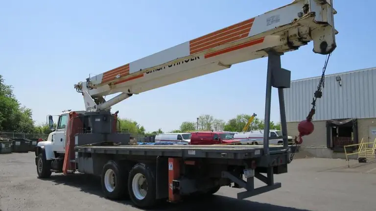 Un camión pluma ARCHIVO