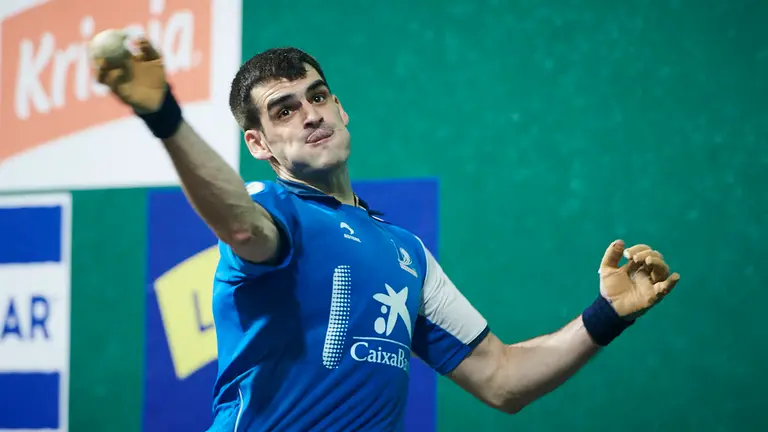 Ezkurdia se enfrenta a Zabaleta en el Labrit de Pamplona. PABLO LASAOSA