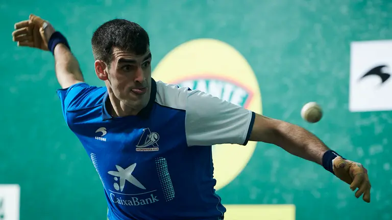 Ezkurdia se enfrenta a Zabaleta en el Labrit de Pamplona. PABLO LASAOSA