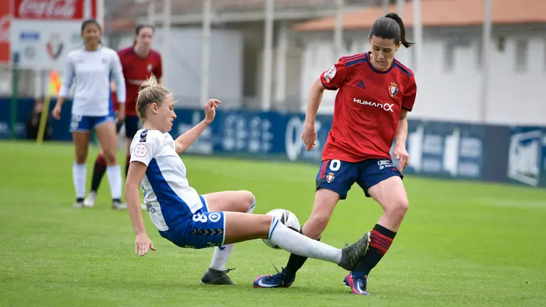 Osasuna femenino se enfrenta al Zaragoza CFF en las instalaciones de Tajonar. PABLO LASAOSA