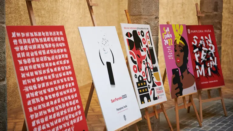 Presentación de los 10 carteles finalistas para San Fermín. PABLO LASAOSA