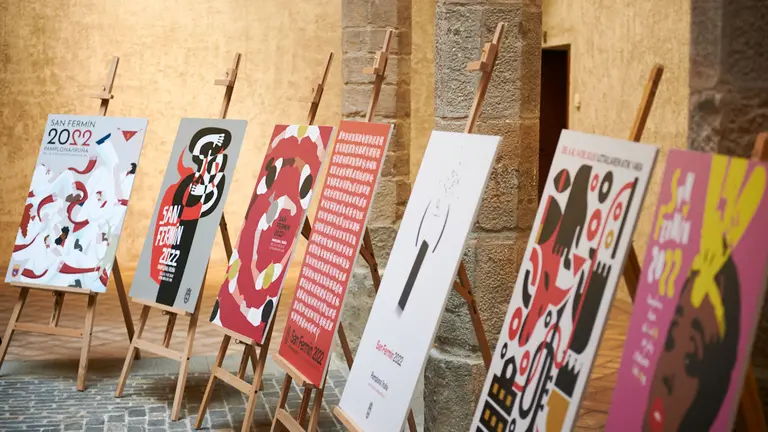 Presentación de los 10 carteles finalistas para San Fermín. PABLO LASAOSA